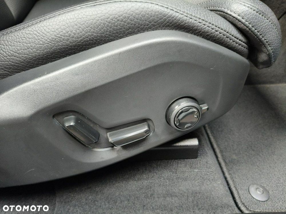 Volvo XC 60 B4 D Ultimate Dark - 24