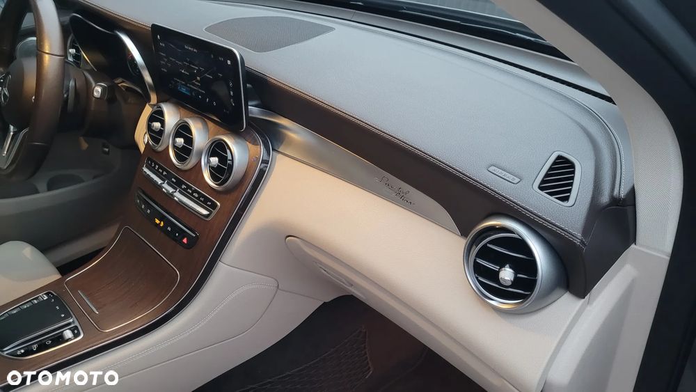 Mercedes-Benz GLC - 12
