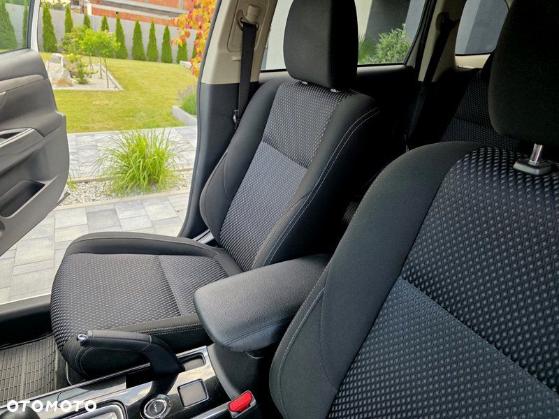 Mitsubishi Outlander 2.0 Intense + Navi 4WD CVT - 19