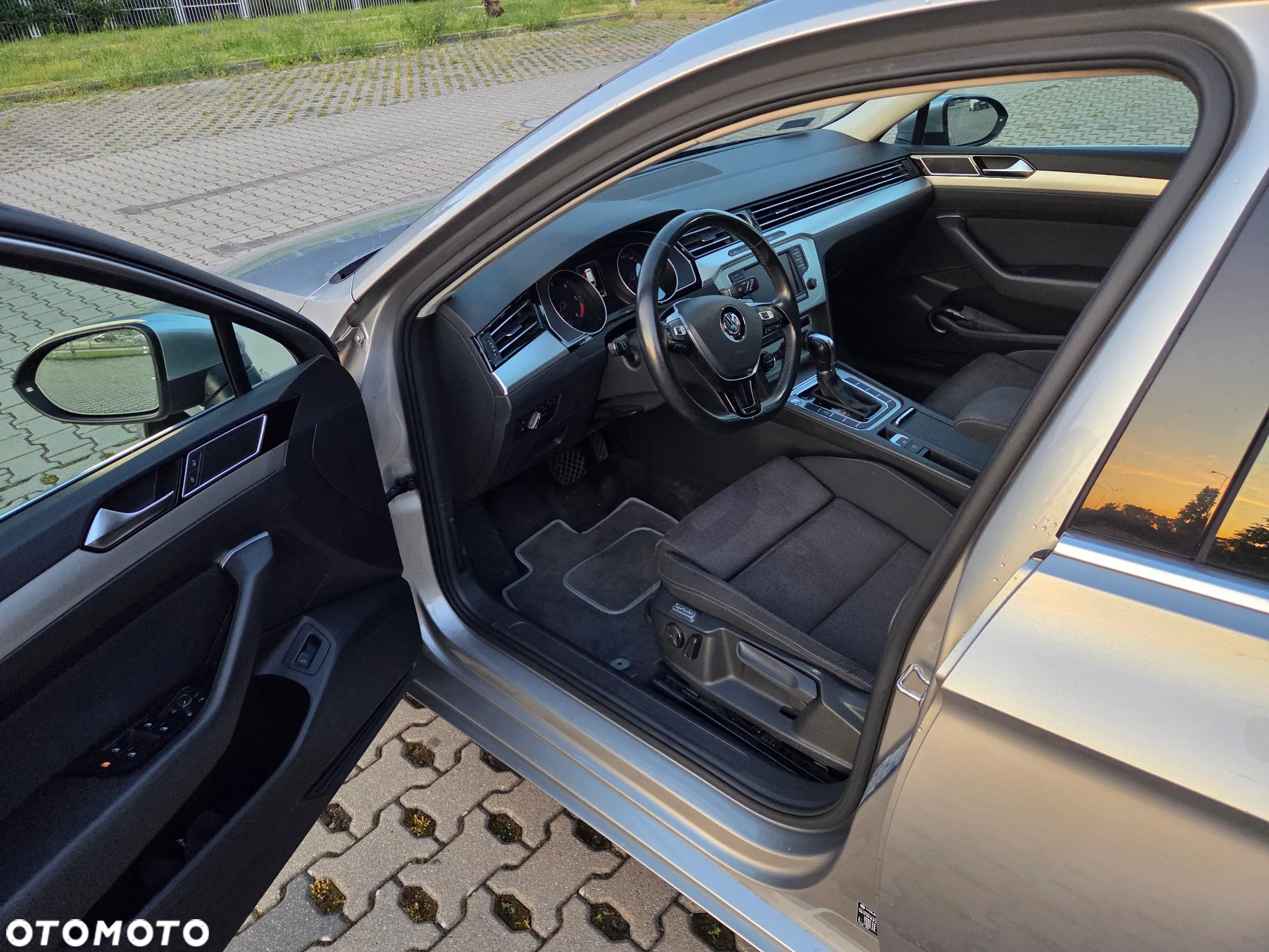 Volkswagen Passat - 12