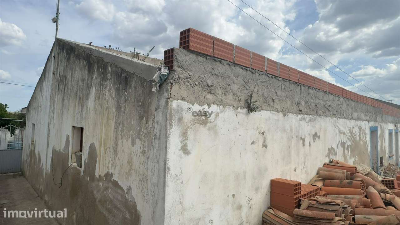 Moradia T2 para remodelar em Castro Verde - Grande imagem: 2/14