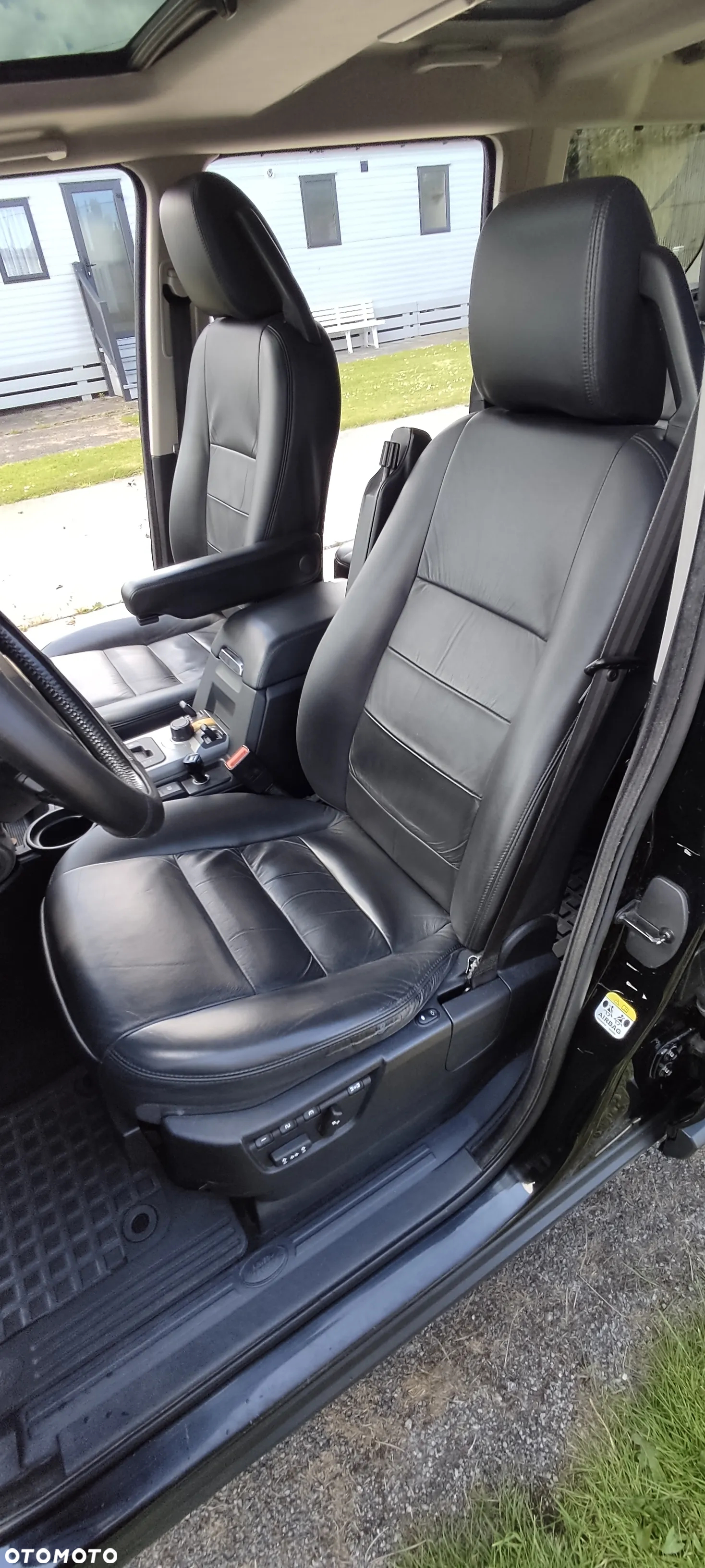 Land Rover Discovery IV 2.7D V6 HSE - 36
