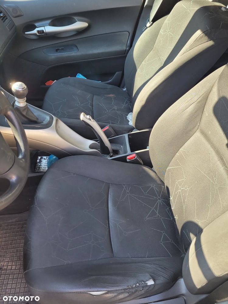 Toyota Auris 1.4 D-4D 2010 - 10