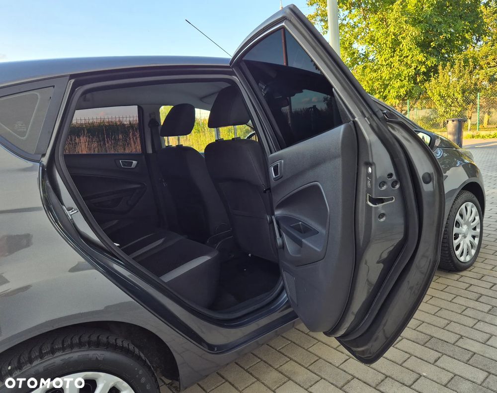 Ford Fiesta - 25