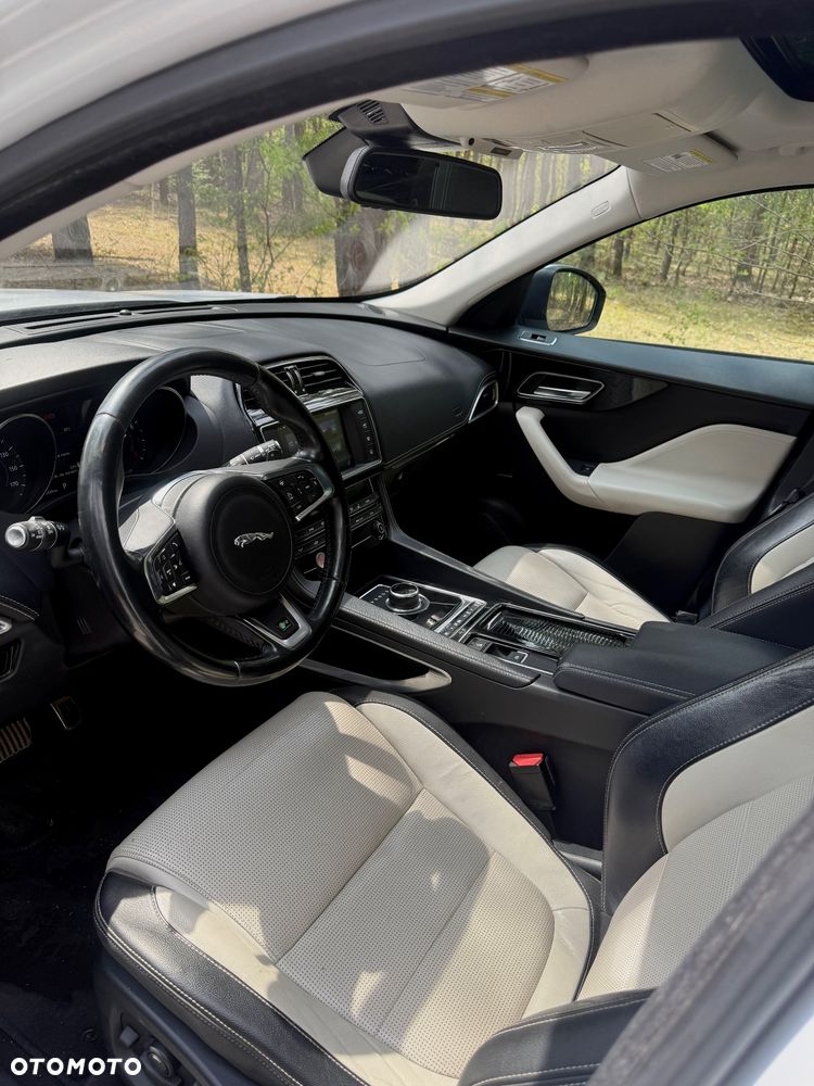 Jaguar F-Pace 35t AWD R-Sport - 9