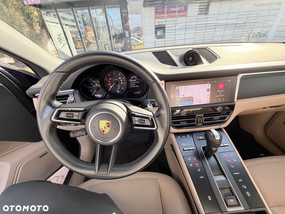 Porsche Macan - 24