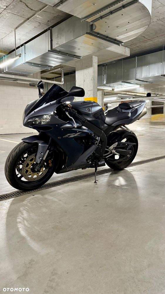 Yamaha R1 - 3