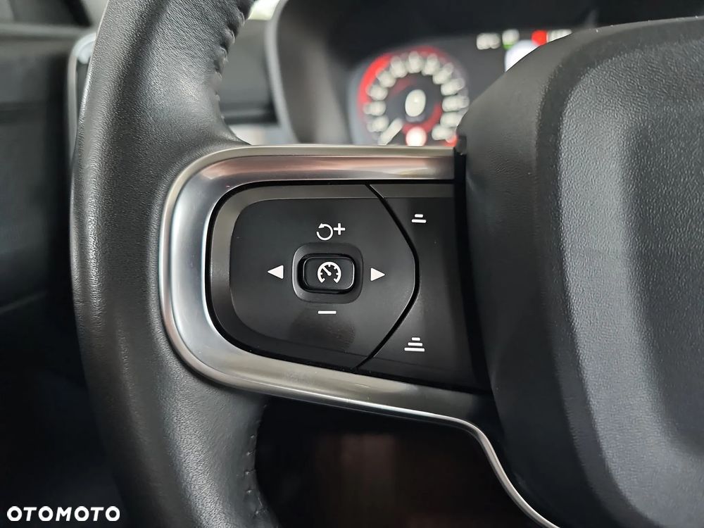 Volvo XC 40 T4 AWD Momentum Pro - 17