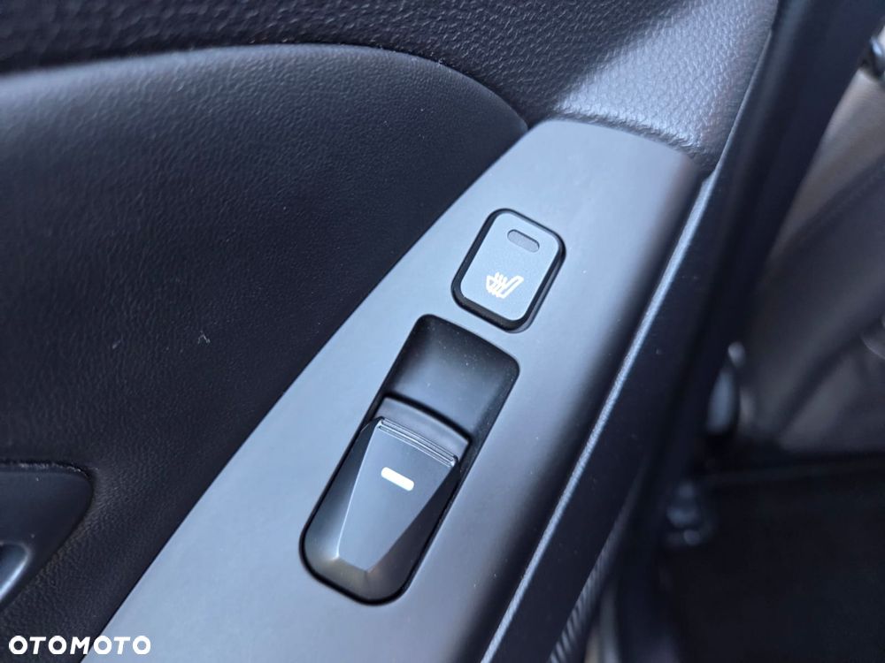 Hyundai ix35 1.6 2WD Fifa World Cup Edition - 12