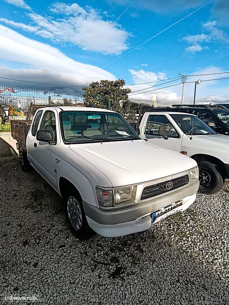 Toyota HILUX 2.4 D - 1