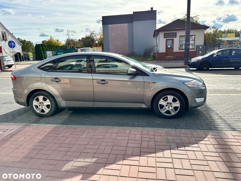 Ford Mondeo 2.0 Ghia - 8