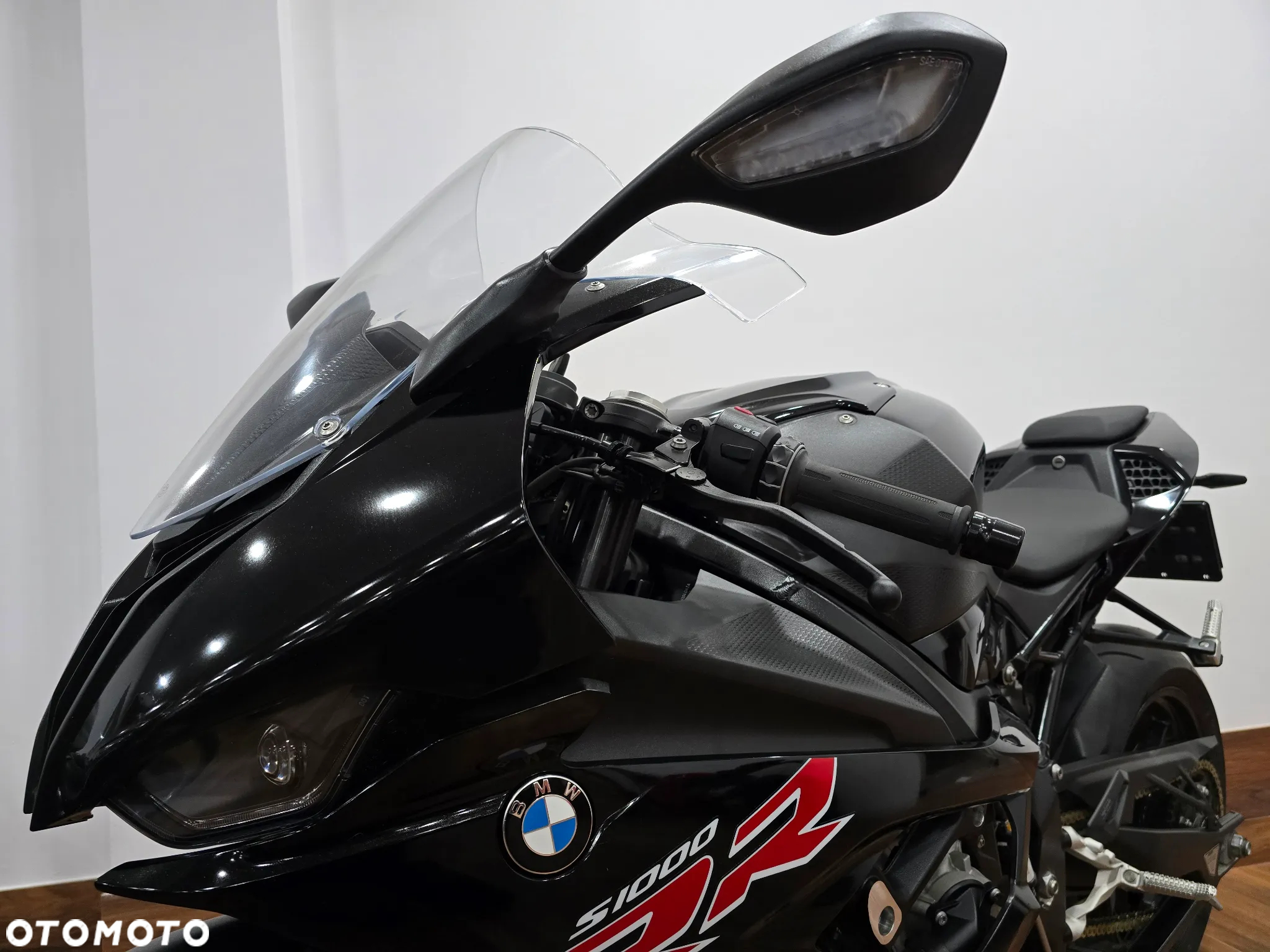 BMW S - 33