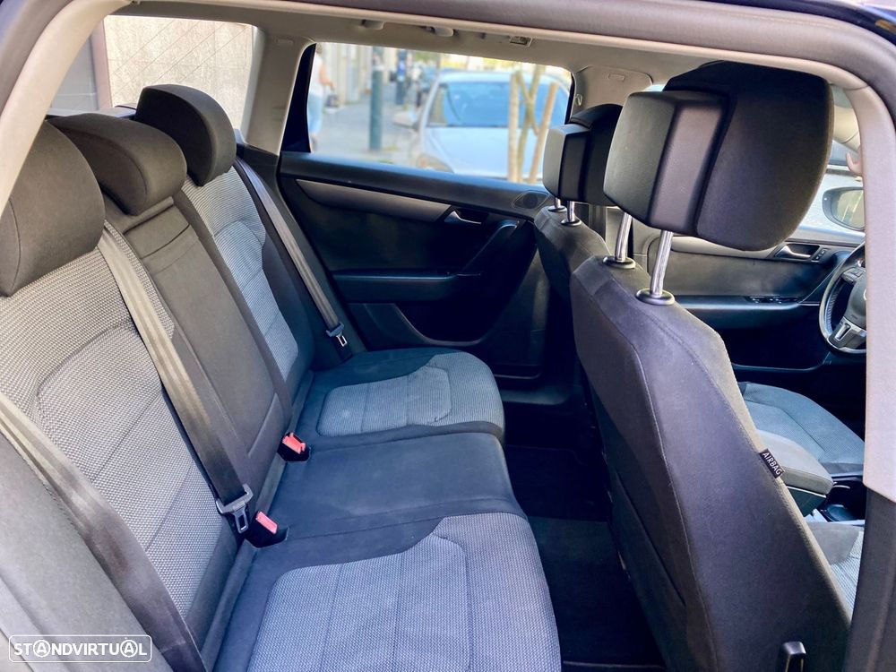 VW Passat Variant 1.6 TDI BlueMotion - 21