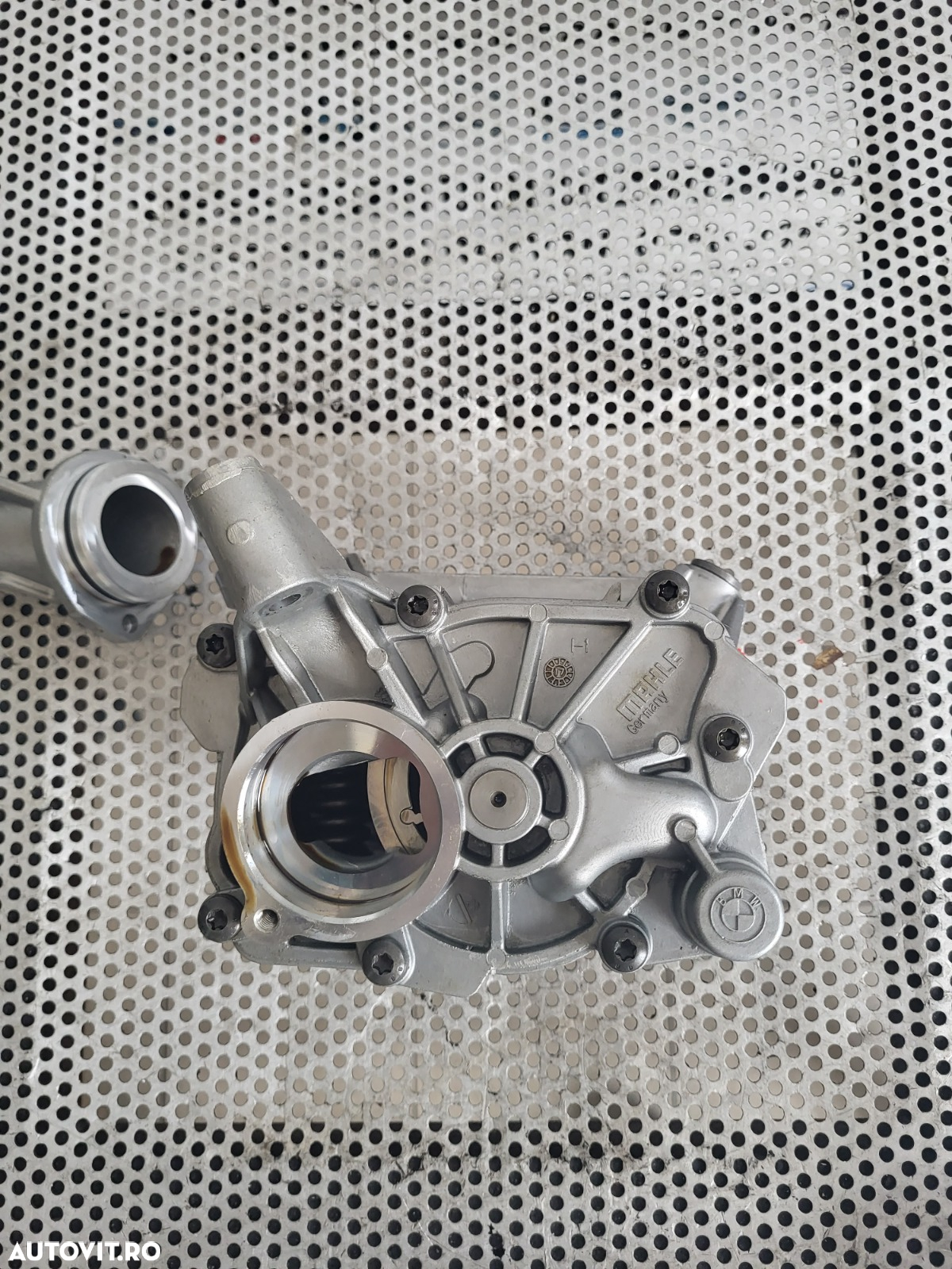 Pompa Ulei Aproape Noua Bmw X5 X6 G05 G11 G12 G15 G16 G30 Benzina Motor N63B44D Cod - 9