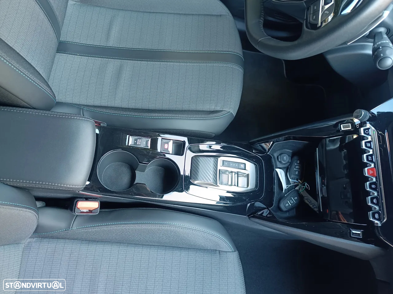 Peugeot 208 PureTech 100 EAT8 Allure - 20