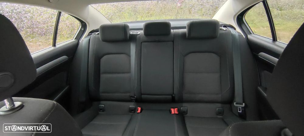 VW Passat 2.0 TDI Confortline - 8
