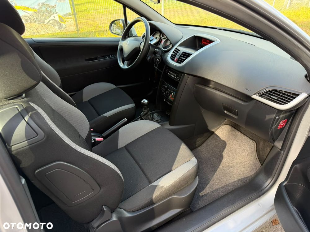 Peugeot 207 - 18