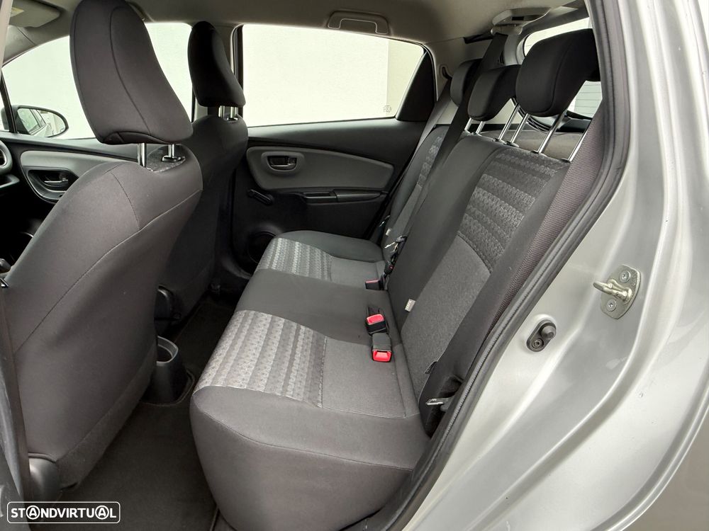 Toyota Yaris 1.0 VVT-i Comfort c/ Design-Pack - 28