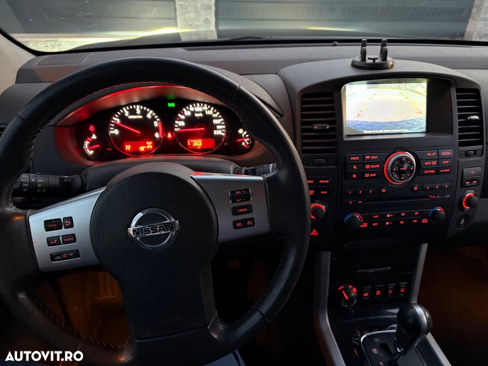 Nissan Pathfinder - 11