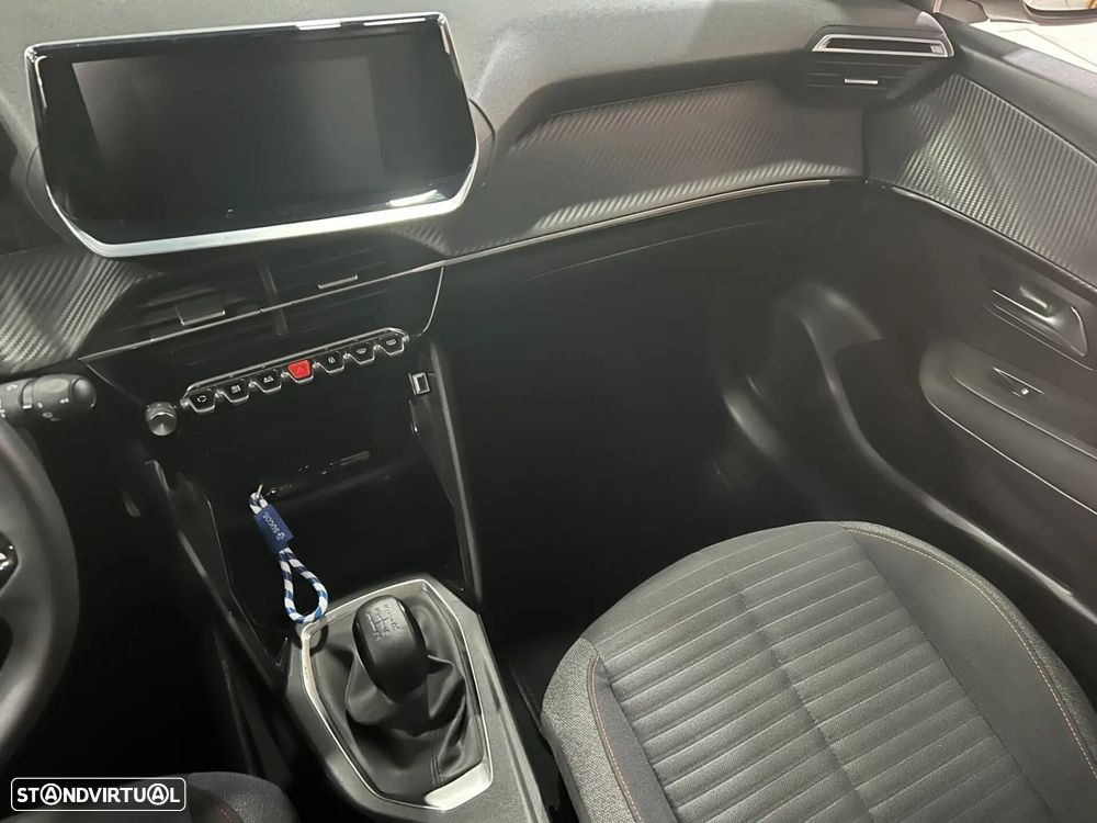 Peugeot 208 - 18