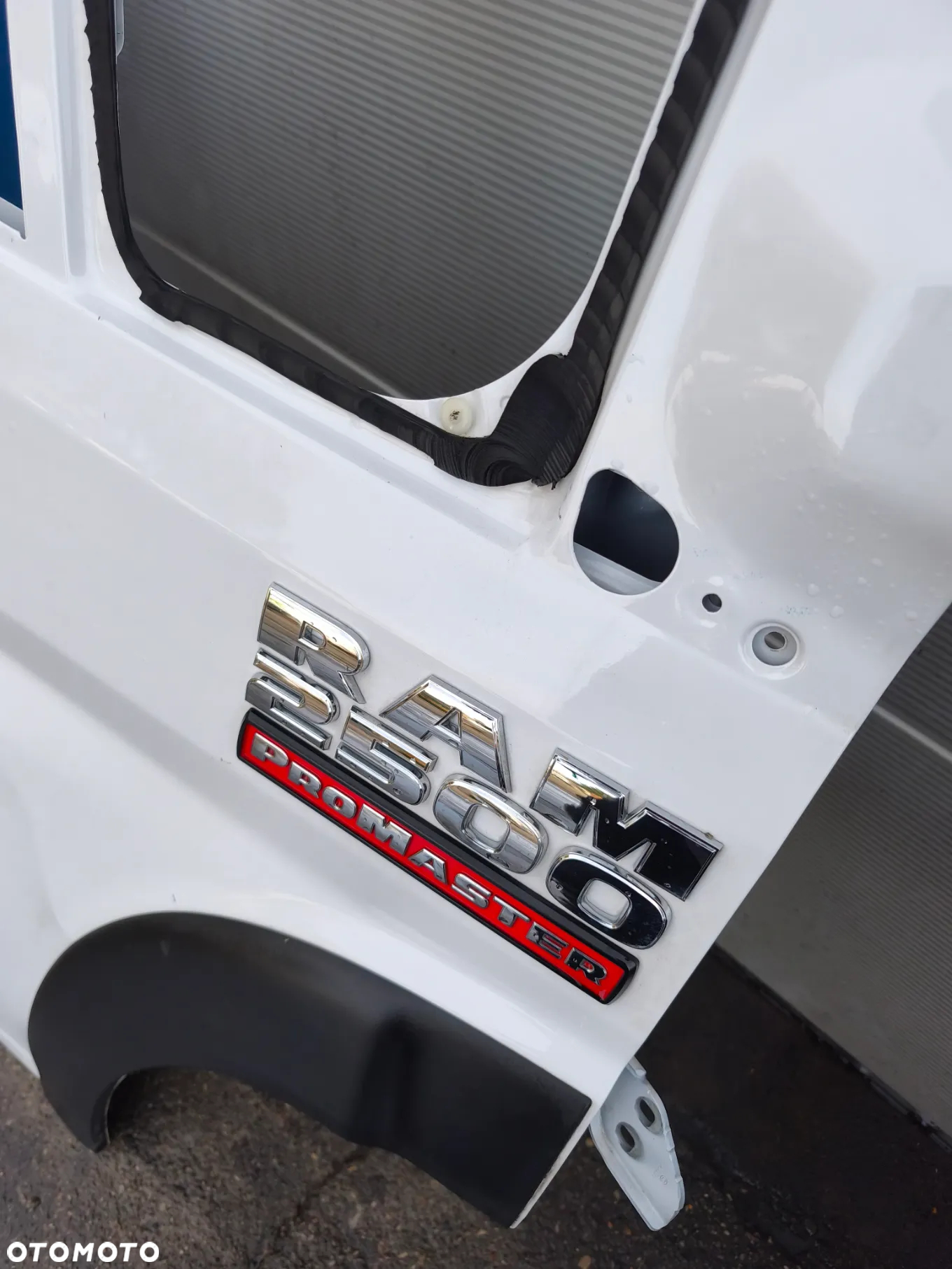 Drzwi prawe Ram promaster  białe - 3