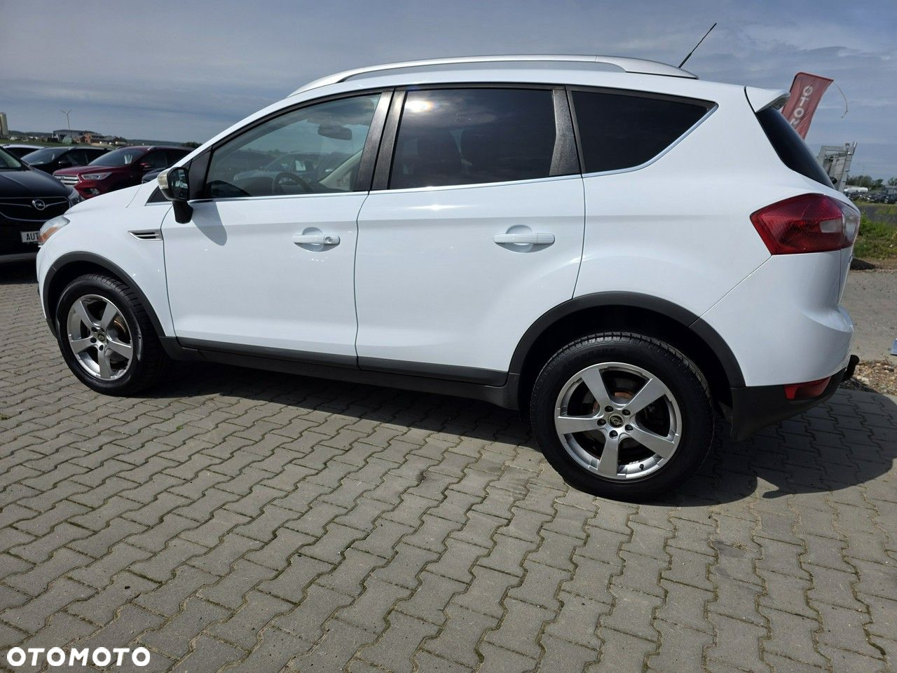 Ford Kuga 2.0 TDCi 2x4 Titanium - 12