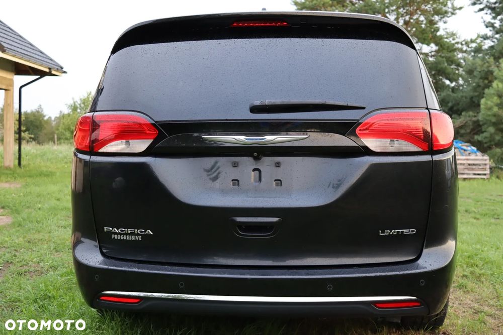 Chrysler Pacifica - 11