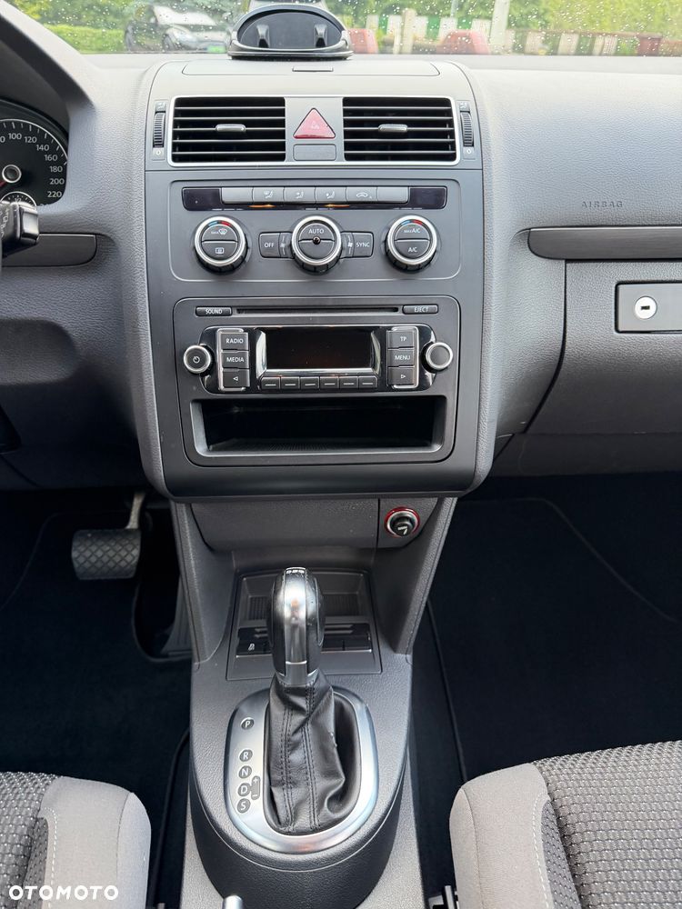 Volkswagen Touran 1.6 TDI DPF BlueMotion Technology DSG Trendline - 16