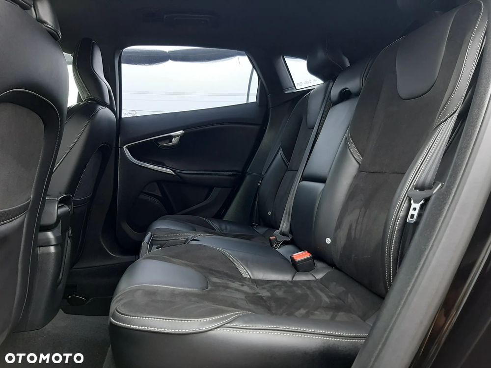 Volvo V40 D3 Geartronic RDesign - 19