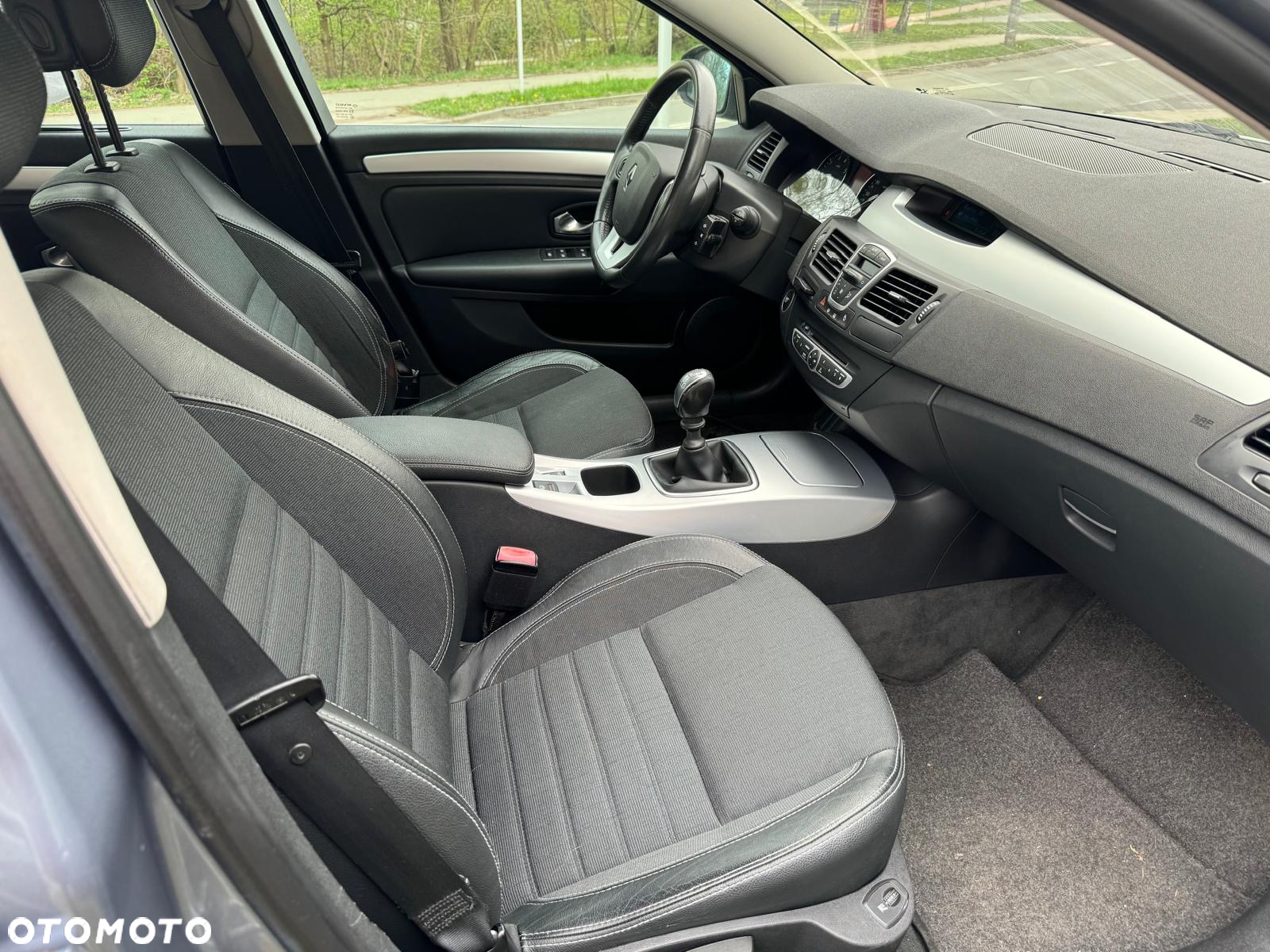 Renault Laguna Grandtour 2.0 16V 140 Emotion - 10