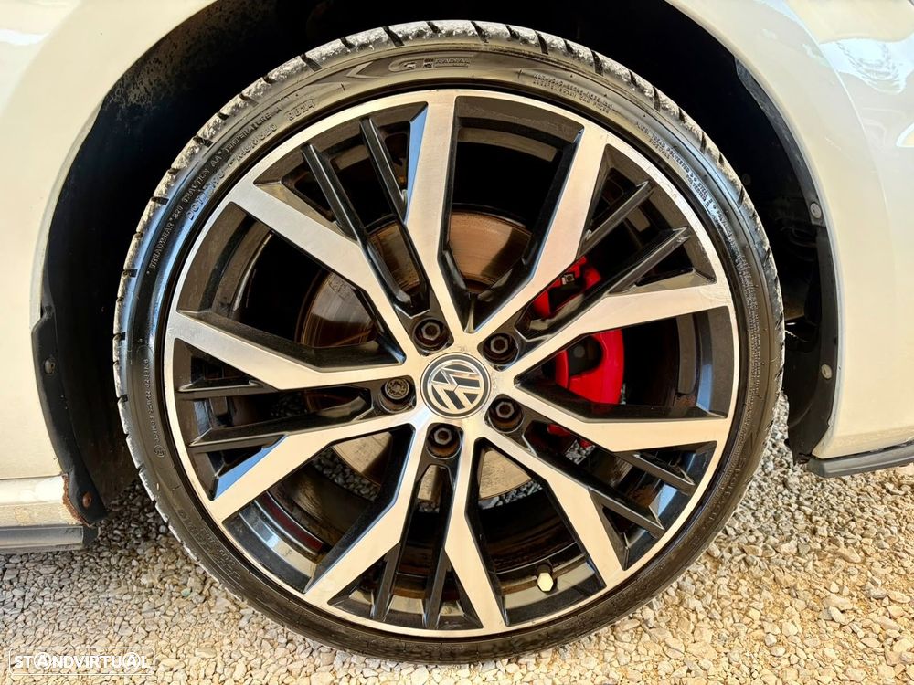 VW Golf GTI BlueMotion - 24