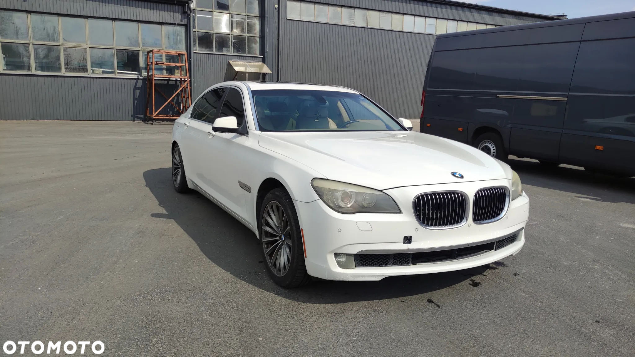 BMW Seria 7 750i L - 10