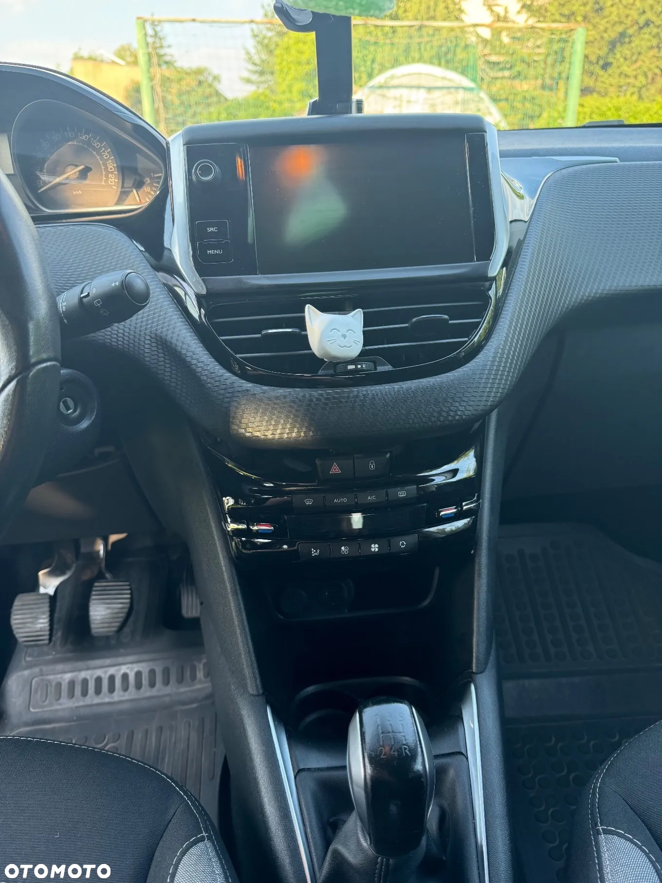 Peugeot 208 - 6