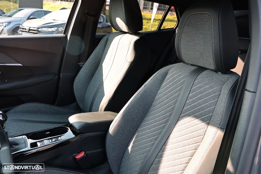 Peugeot 2008 1.2 PureTech Allure - 11