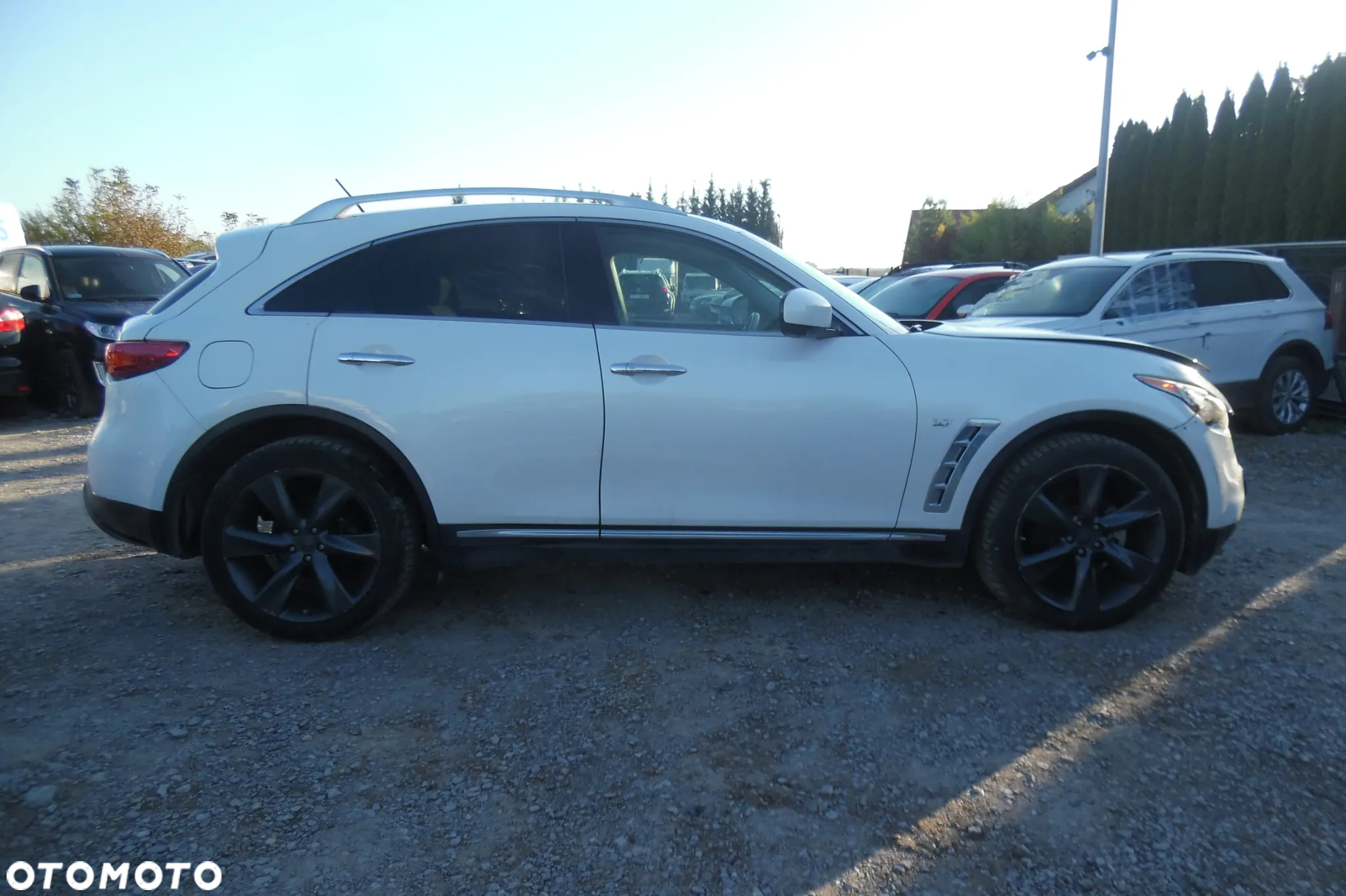Infiniti QX70 - 24