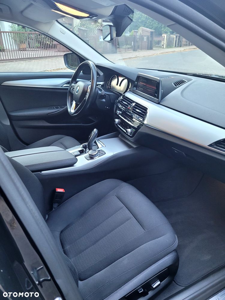 BMW Seria 5 520i - 6
