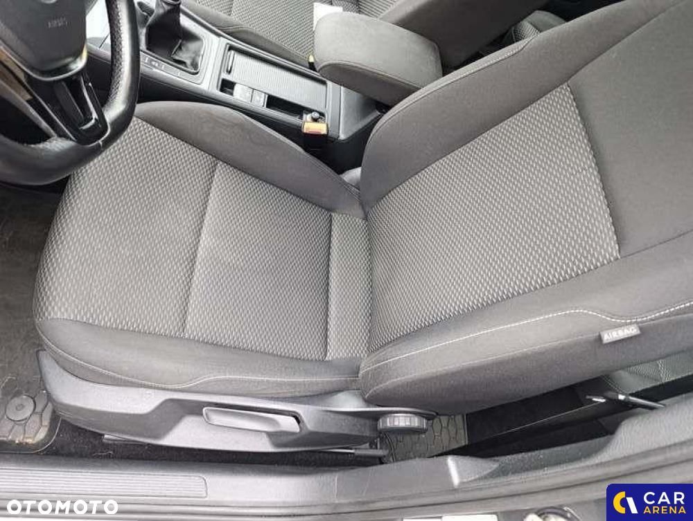 Volkswagen Golf - 33
