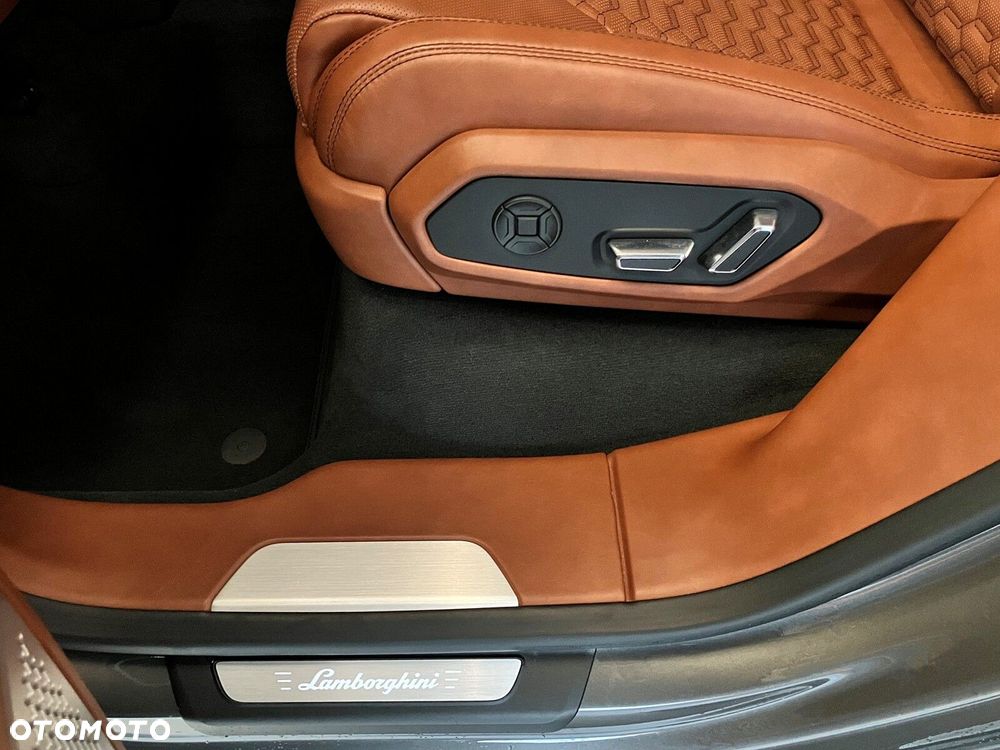 Lamborghini Urus - 13