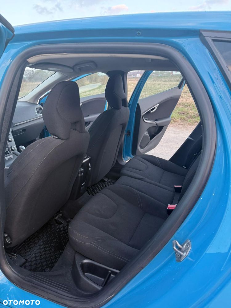 Volvo V40 D2 Kinetic - 28