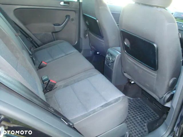 Volkswagen Golf Plus 1.6 TDI DPF Style - 10