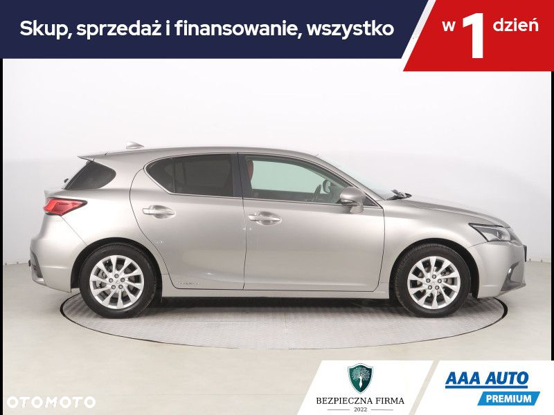 Lexus CT - 7