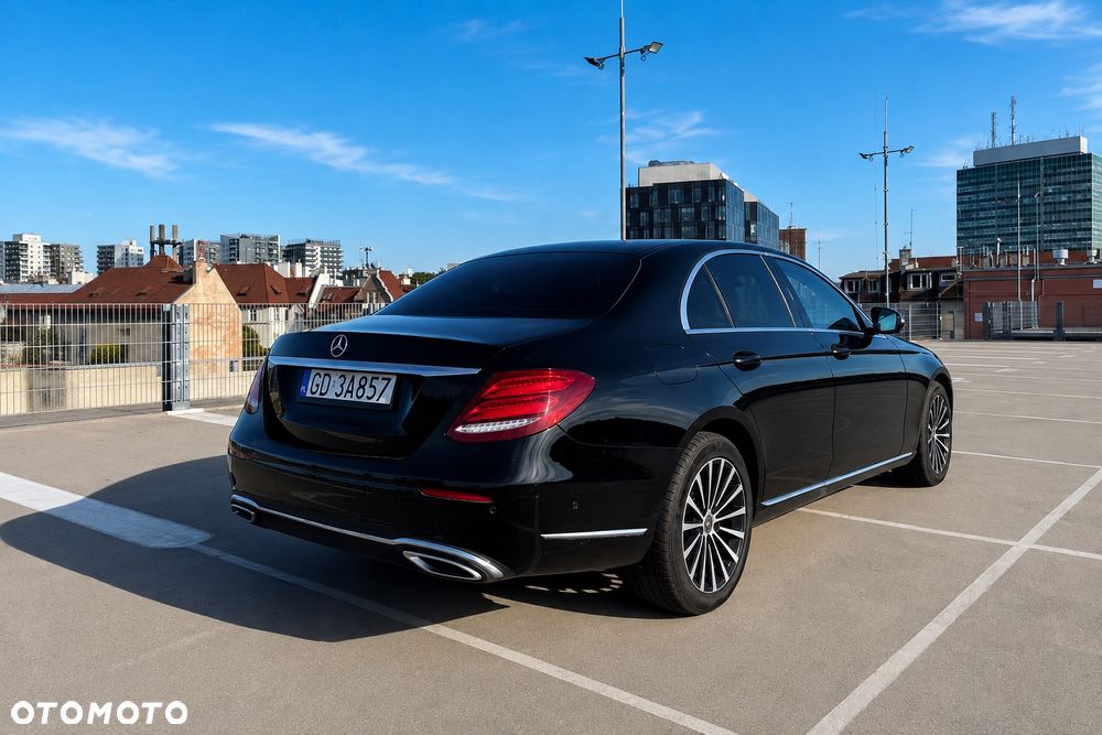 Mercedes-Benz Klasa E 220 d 4-Matic Business Edition 9G-TRONIC - 3