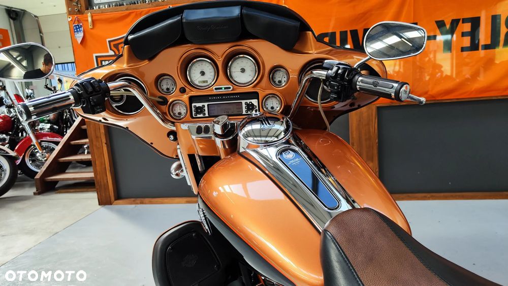 Harley-Davidson Touring Street Glide - 28