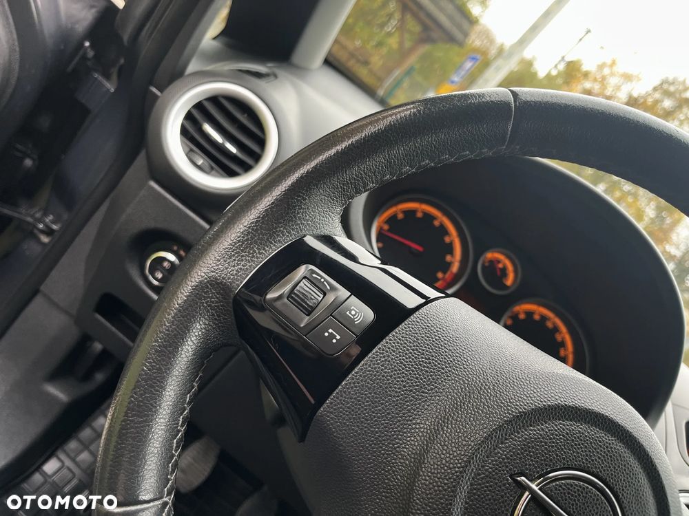 Opel Corsa 1.2 16V Cosmo - 23