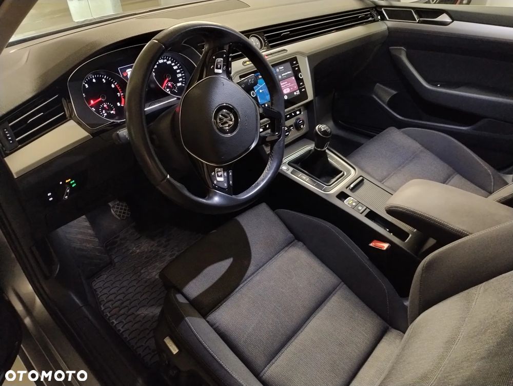 Volkswagen Passat 1.8 TSI BMT Comfortline - 12
