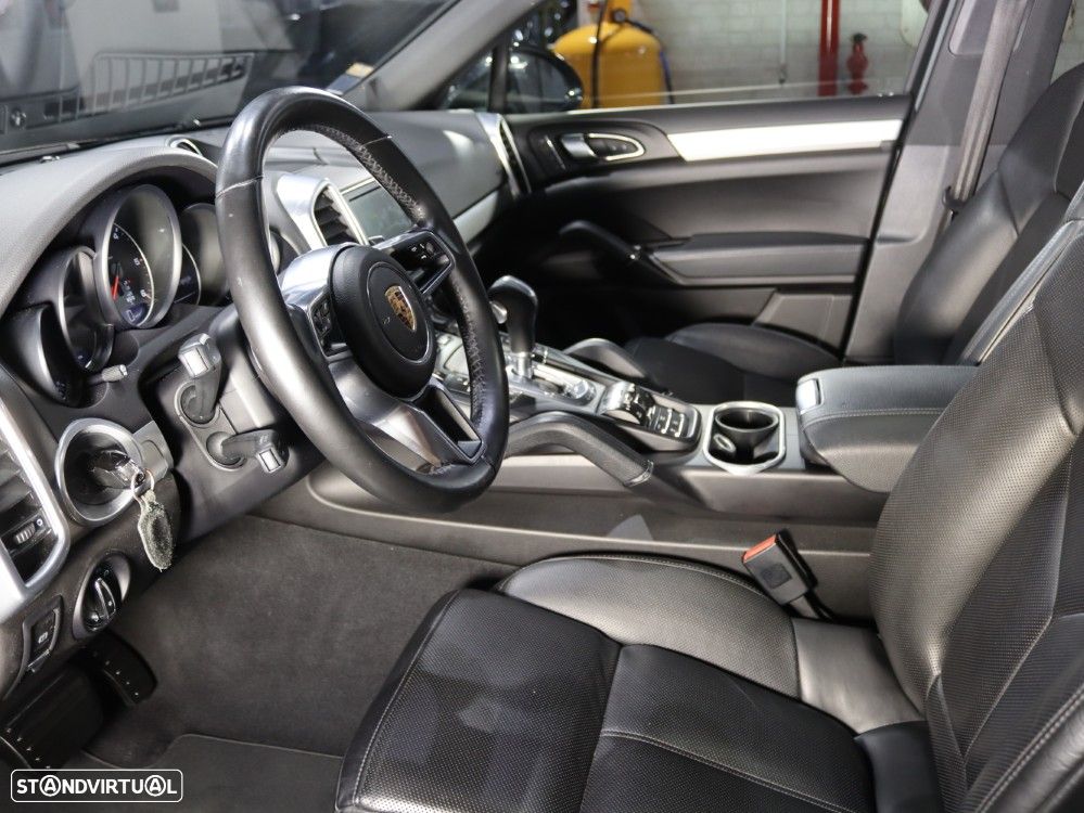 Porsche Cayenne Platinum Edition - 12