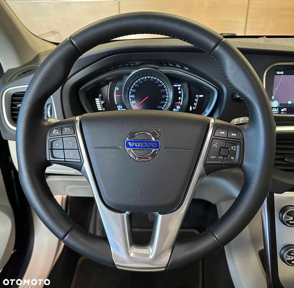Volvo V40 Cross Country T3 Drive-E Ocean Race - 11