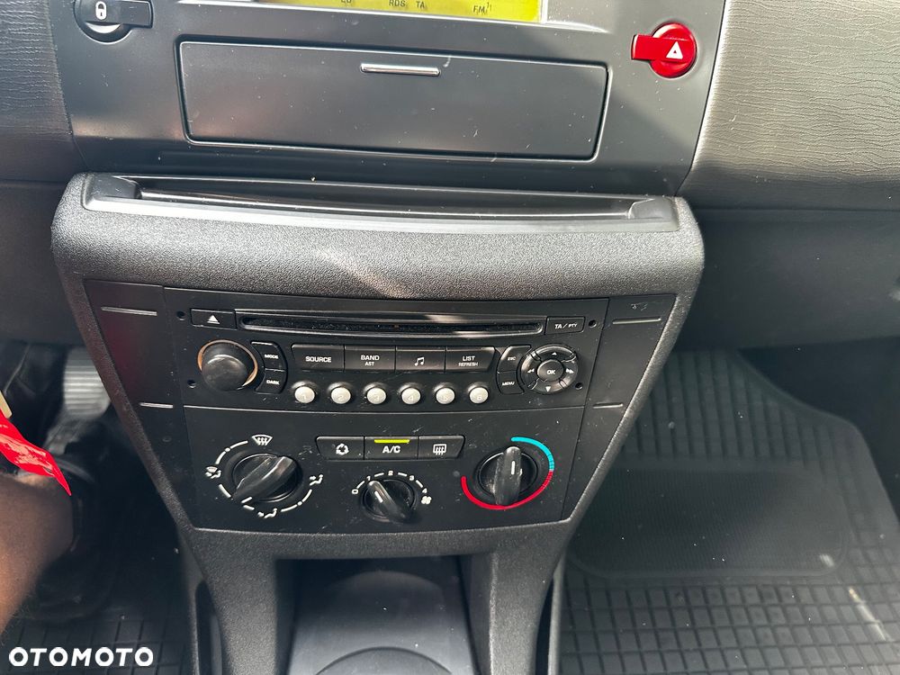 Citroën C4 1.6 16V Confort - 22