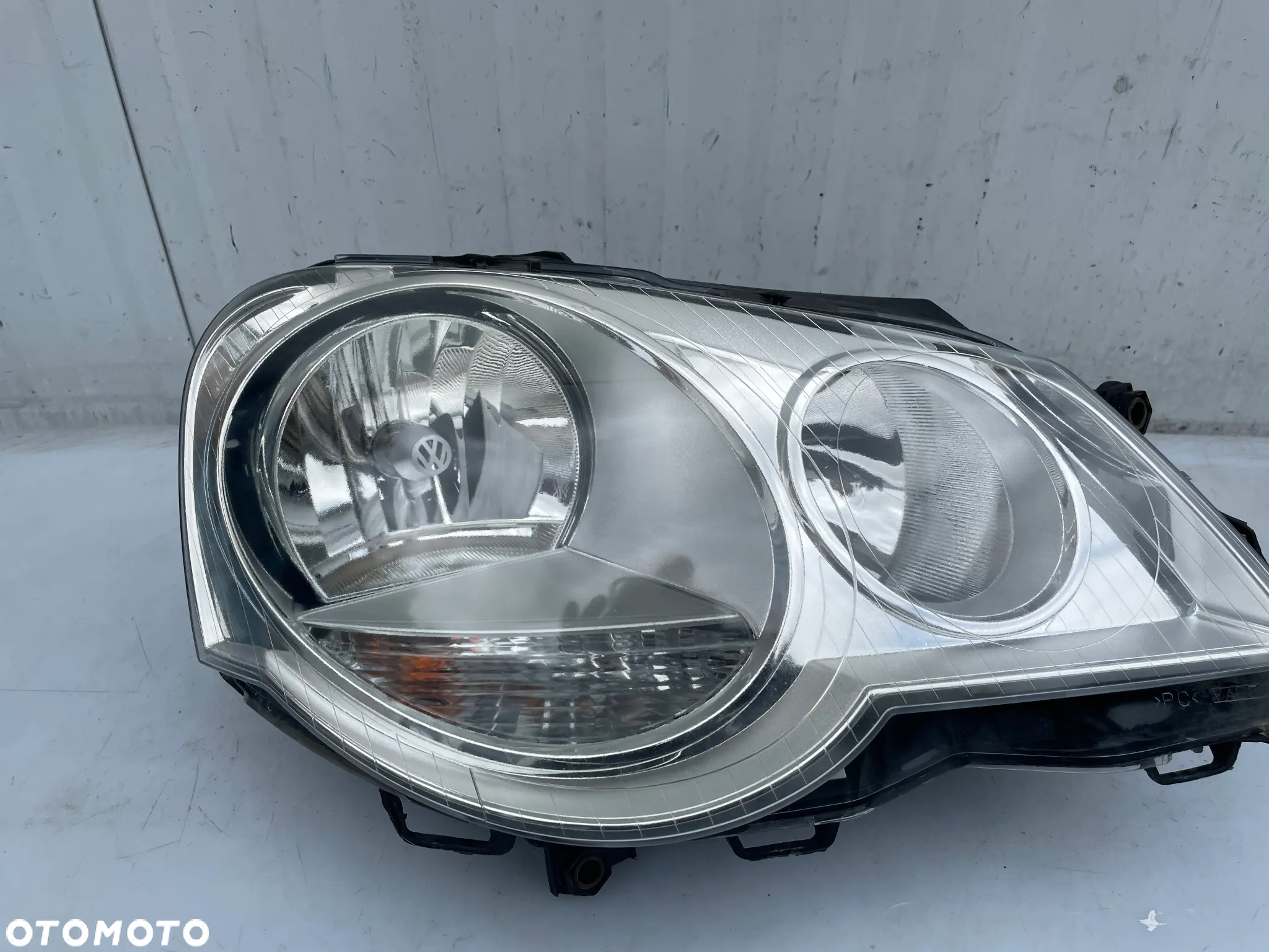 LAMPA PRAWY PRZÓD VW POLO IV 9N LIFT 6Q1941008AT - 2
