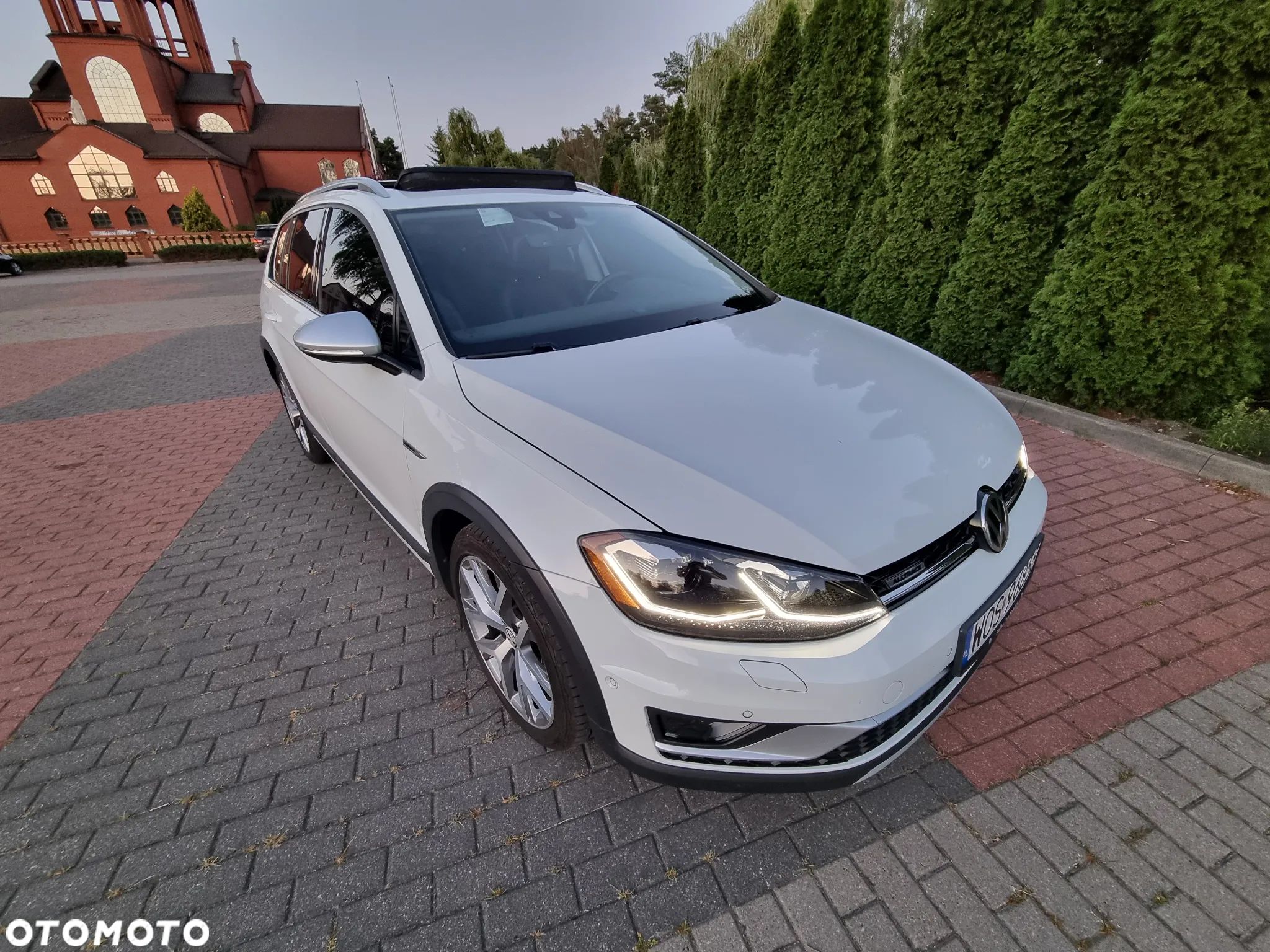 Volkswagen Golf - 1